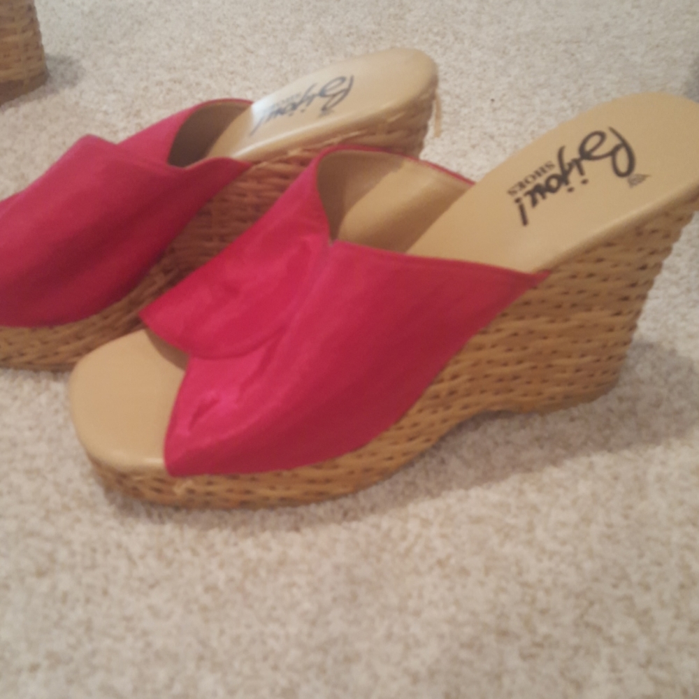 NWOT hot pink wedges